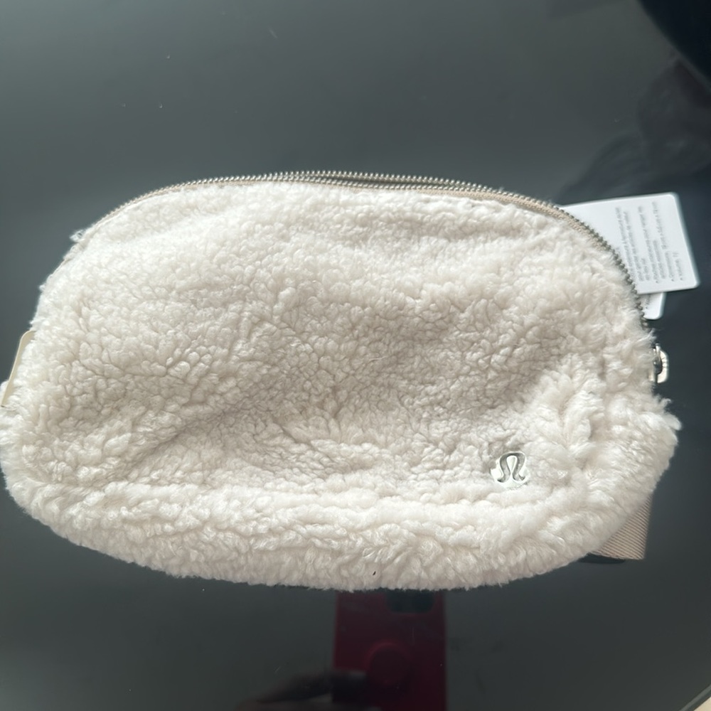 Lululemon Everywhere Belt Bag Fleece Natural Color NWT